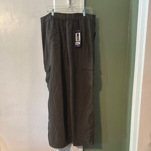 Well Worn Ladies' Wide Leg Cargo Green Size 14/34